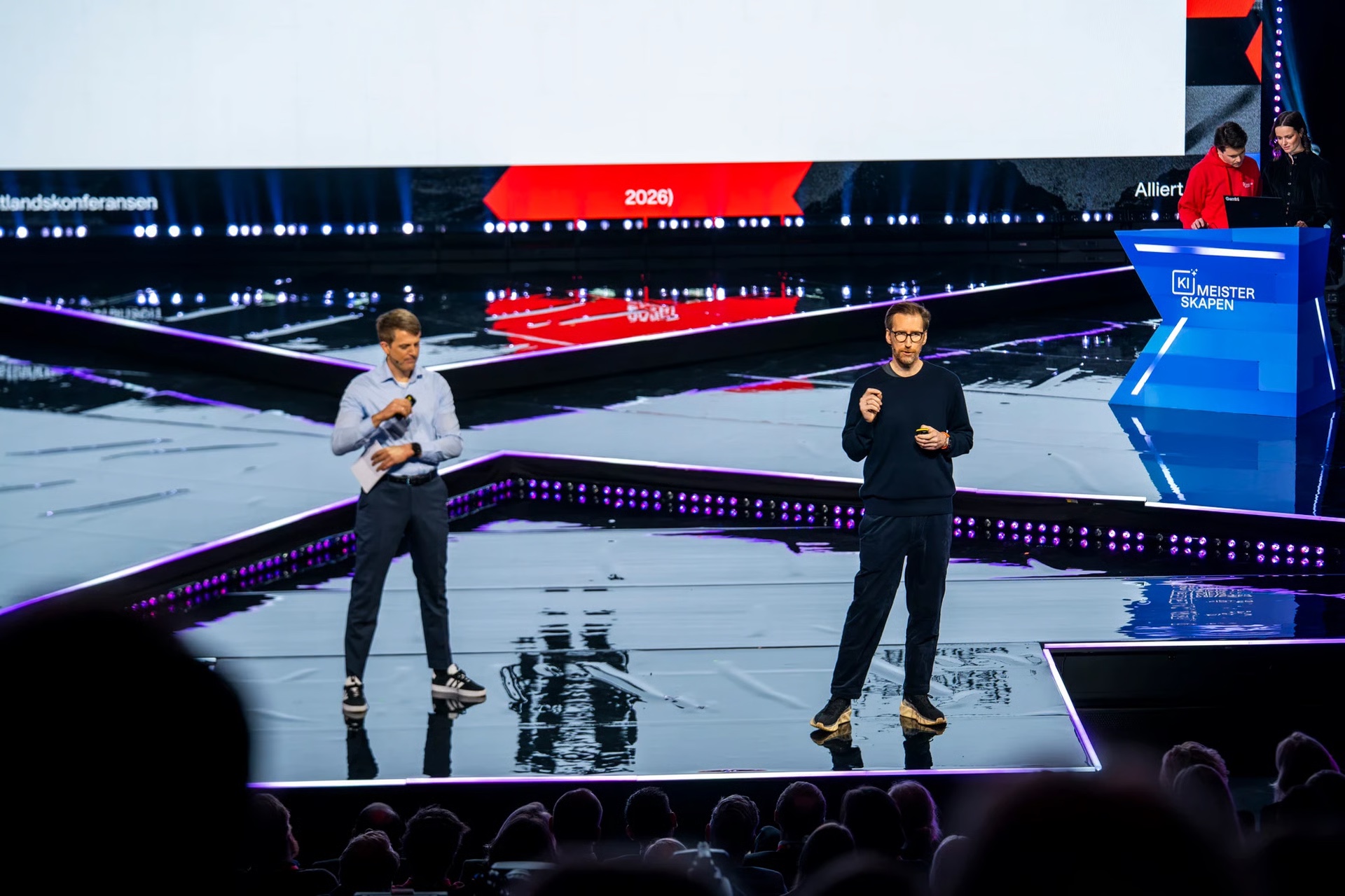 Alexander Lundervold and Eirik Knudsen presenting at Vestlandskonferansen, 2026.